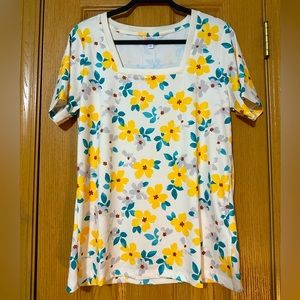 NWT LuLaRoe Tee